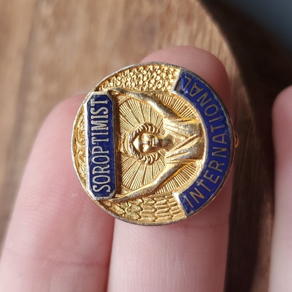 B564 soroptomist international vintage‎ collectible pin - Picture 1 of 2